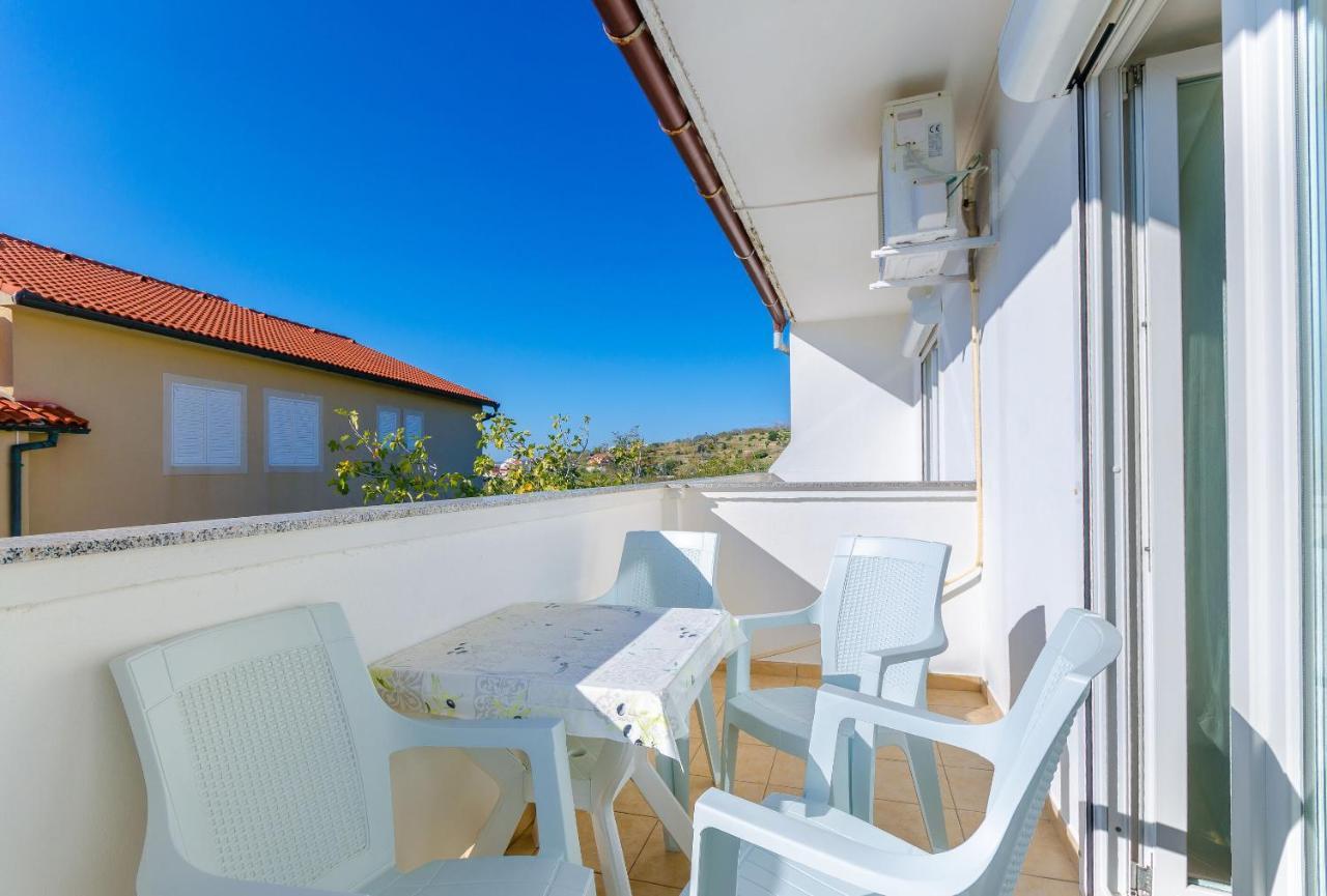 Apartments Anica J Lopar Exterior photo