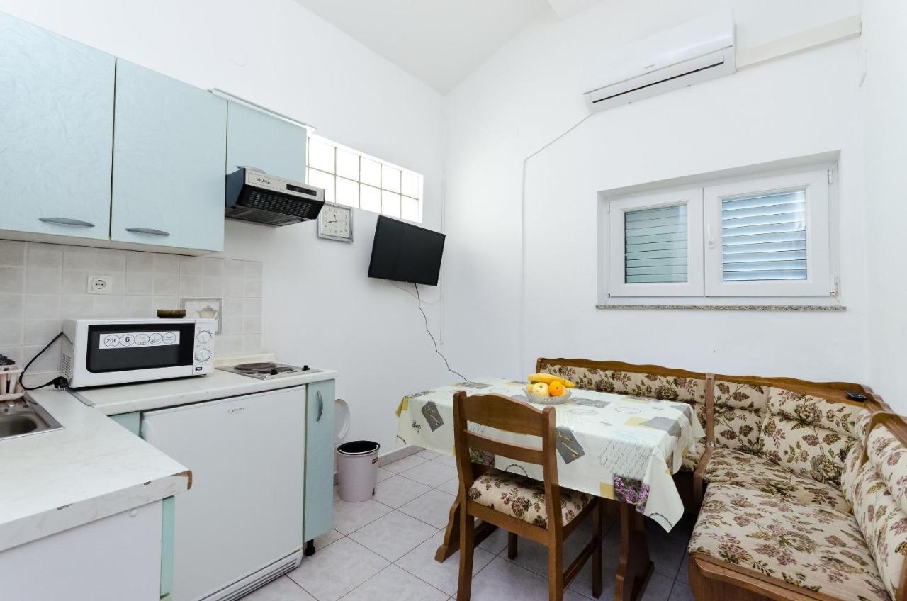 Apartments Anica J Lopar Exterior photo