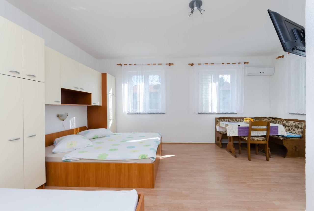 Apartments Anica J Lopar Exterior photo