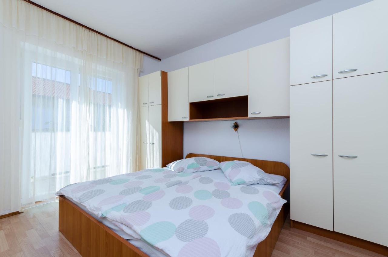 Apartments Anica J Lopar Exterior photo