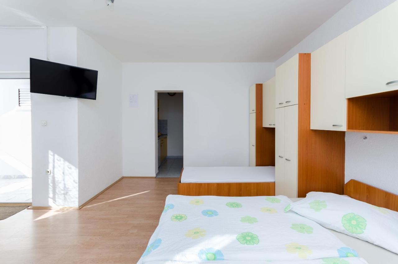 Apartments Anica J Lopar Exterior photo
