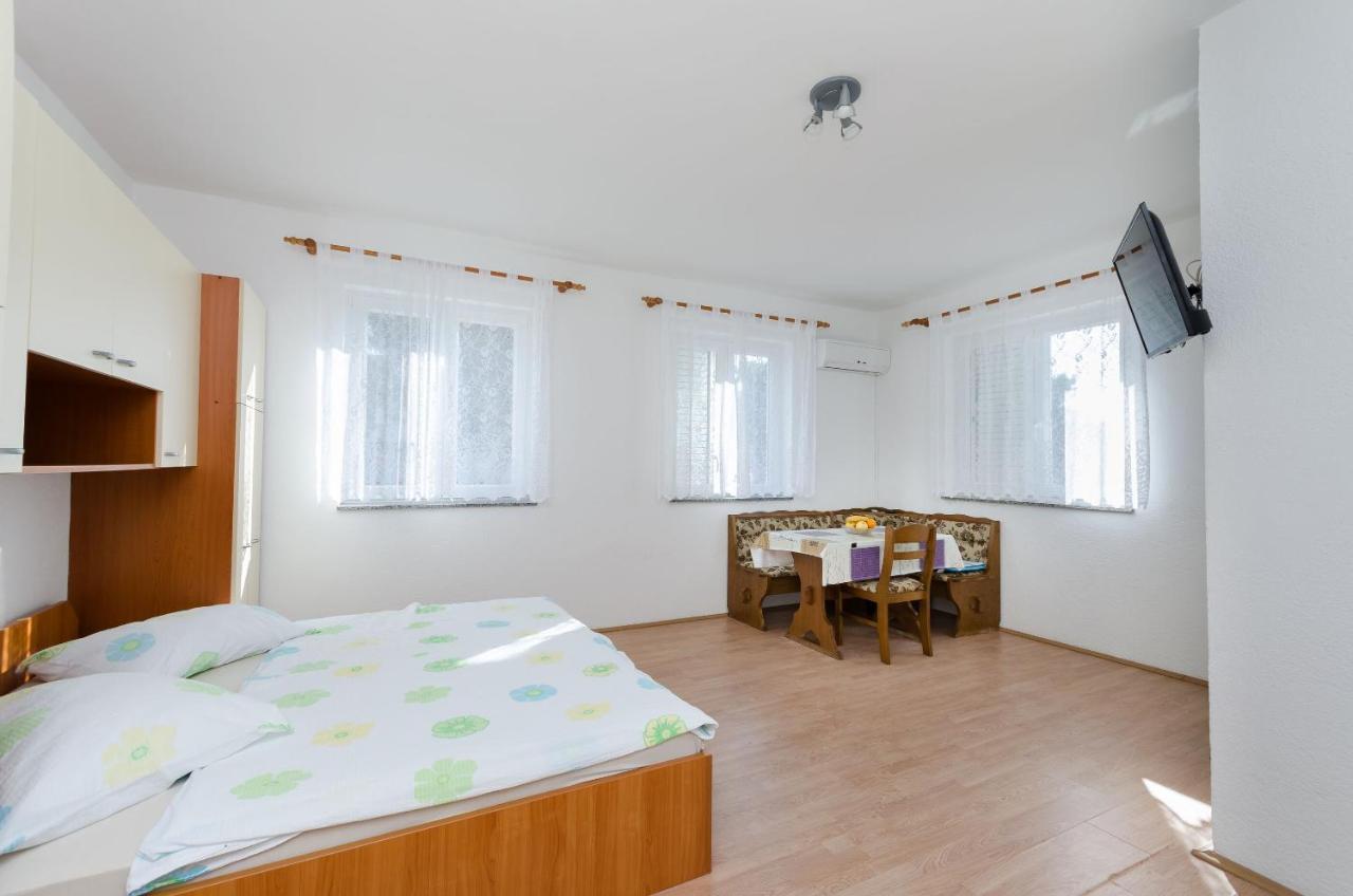 Apartments Anica J Lopar Exterior photo